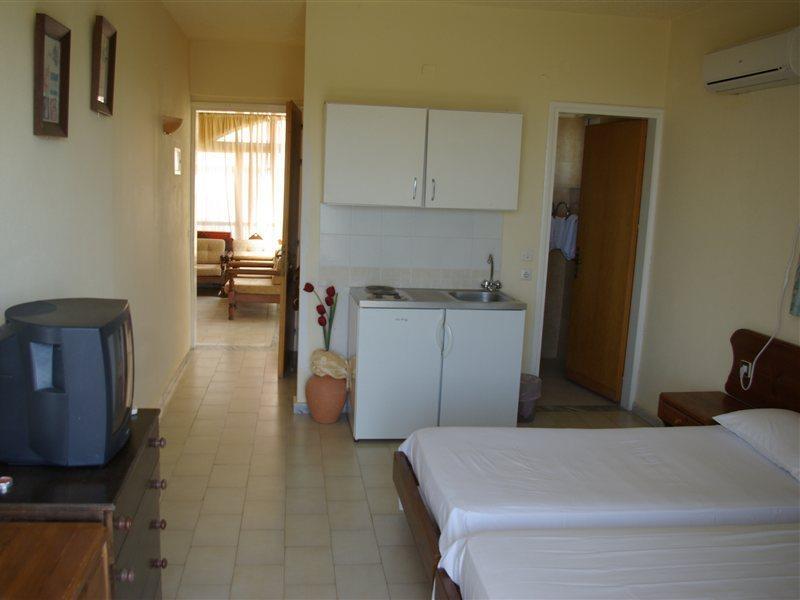 Thomas Hotel Monolithos  エクステリア 写真