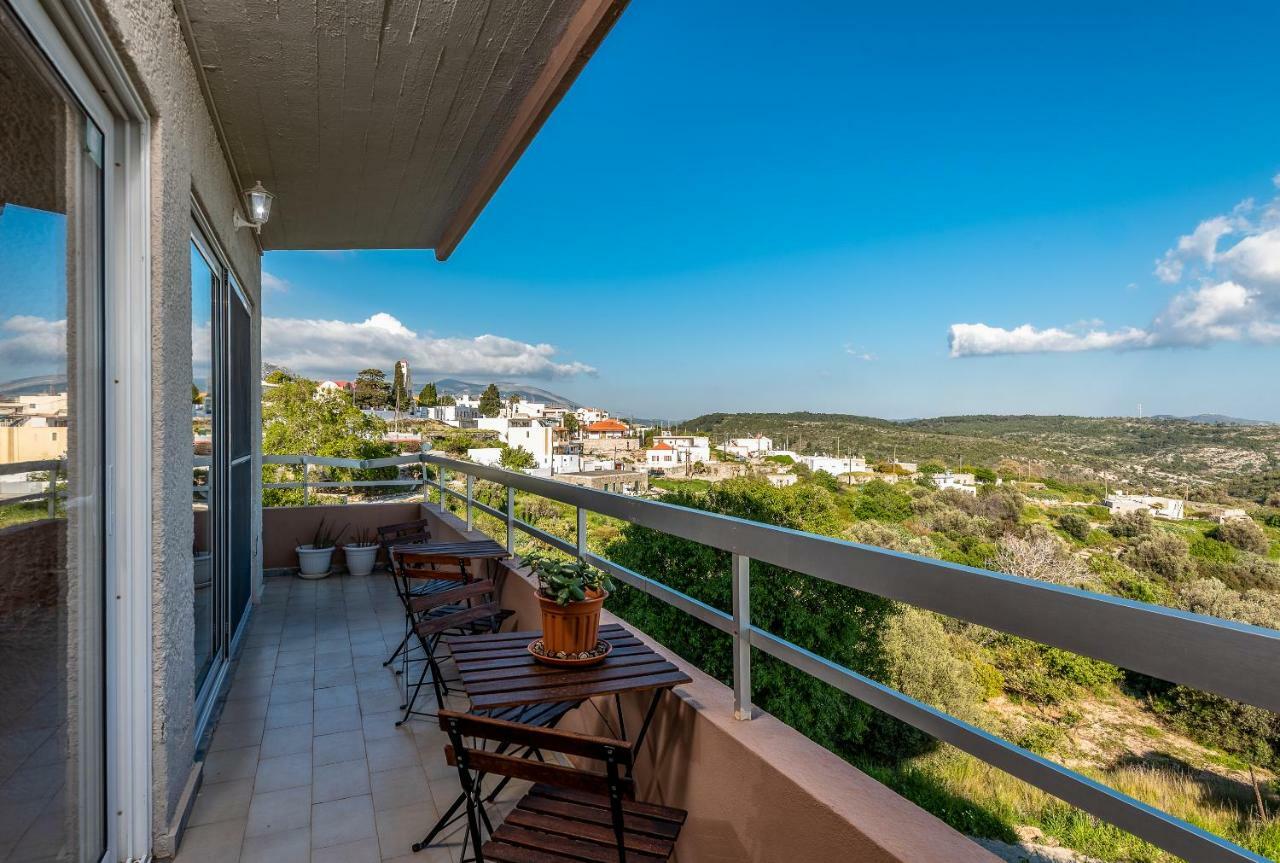 Thomas Hotel Monolithos  エクステリア 写真